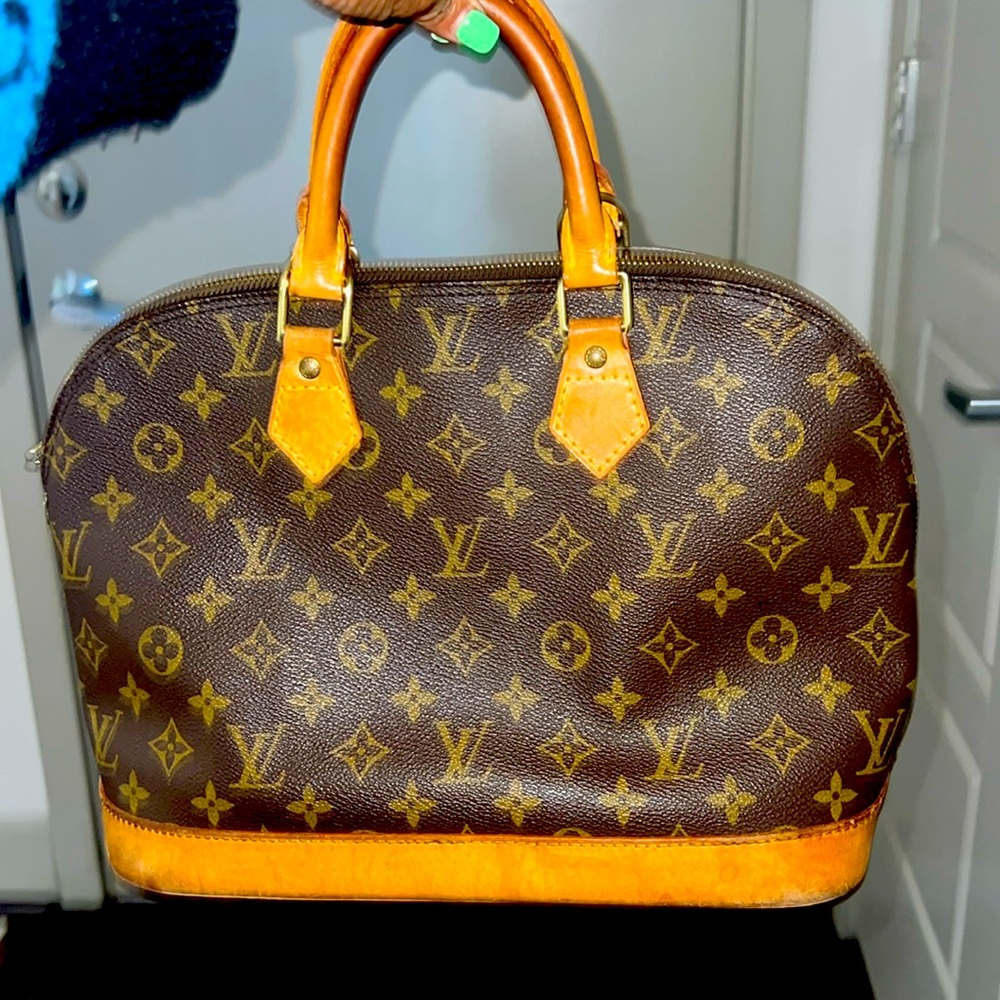 Louis Vuitton Alma hand bag Vi0946